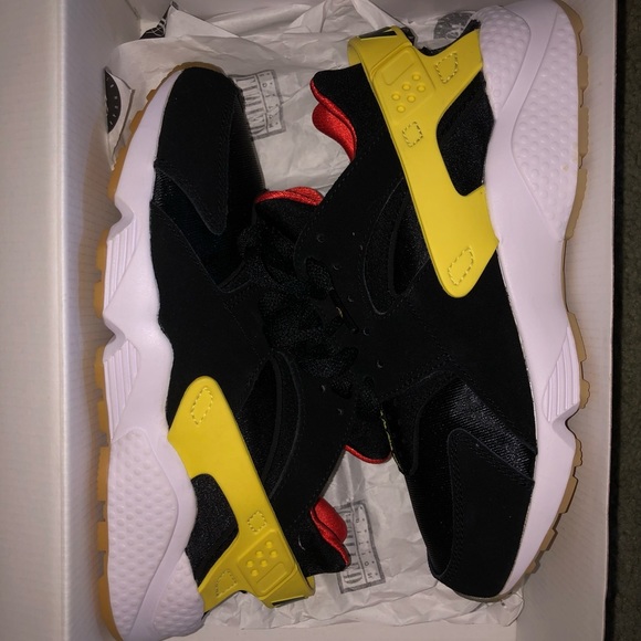 WOMENS NIKE AIR HUARACHE - Picture 3 of 7